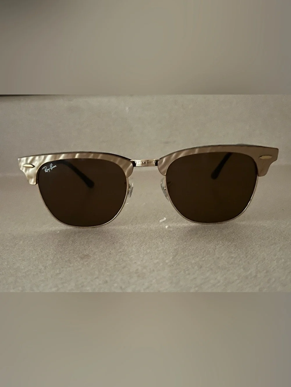 Iconic Ray-Ban Clubmaster Sunglasses in Arista/Brown  w/ Original Case